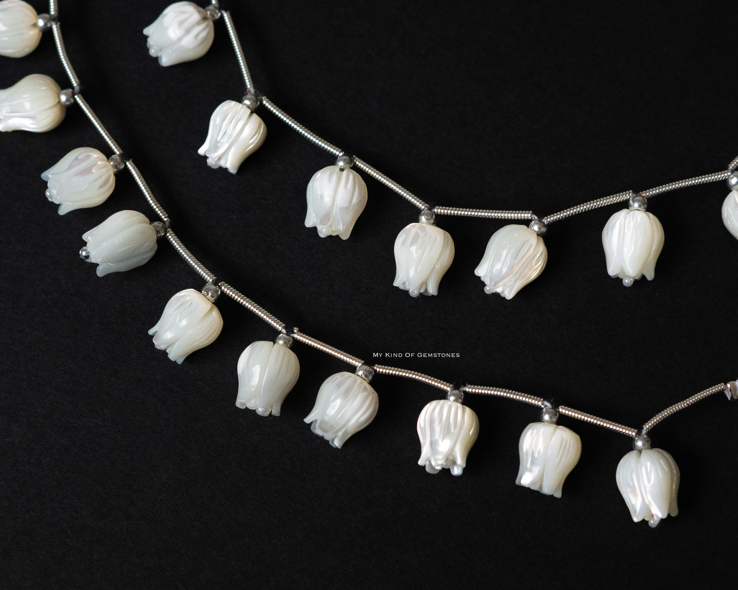 Mother Of Pearl Tulip Flower Carving Beads 1Strand